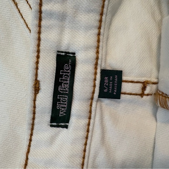 Stitch Detail White Denim Shorts - Picture 3 of 8